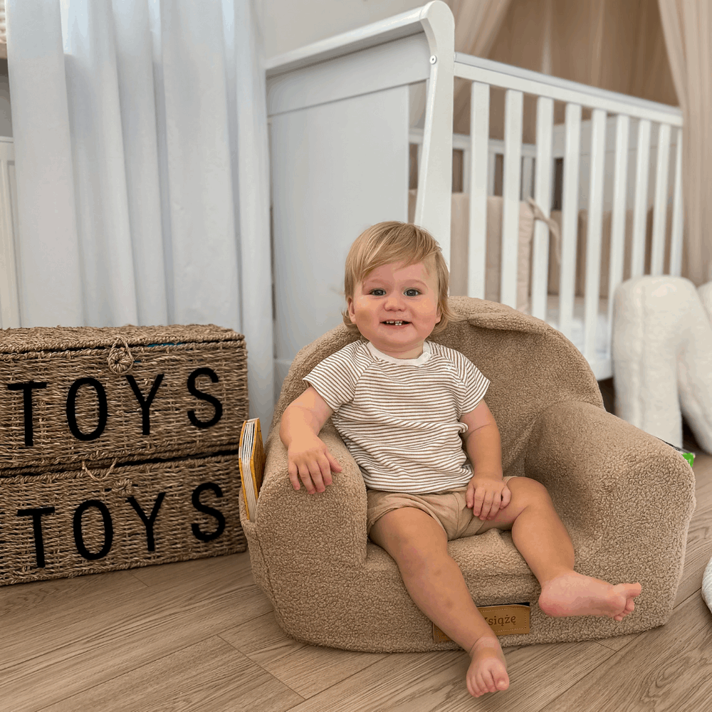 Personalizuotas vaikiškas putplasčio fotelis - tamsiai smėlio spalvos meškiukas - MiniKampas