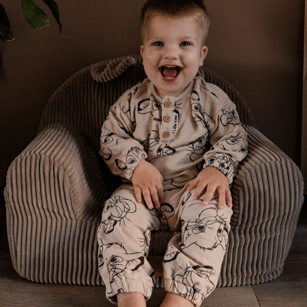 Personalizuotas vaikiškas putplasčio fotelis iš smėlio spalvos audinio, velveto - MiniKampas