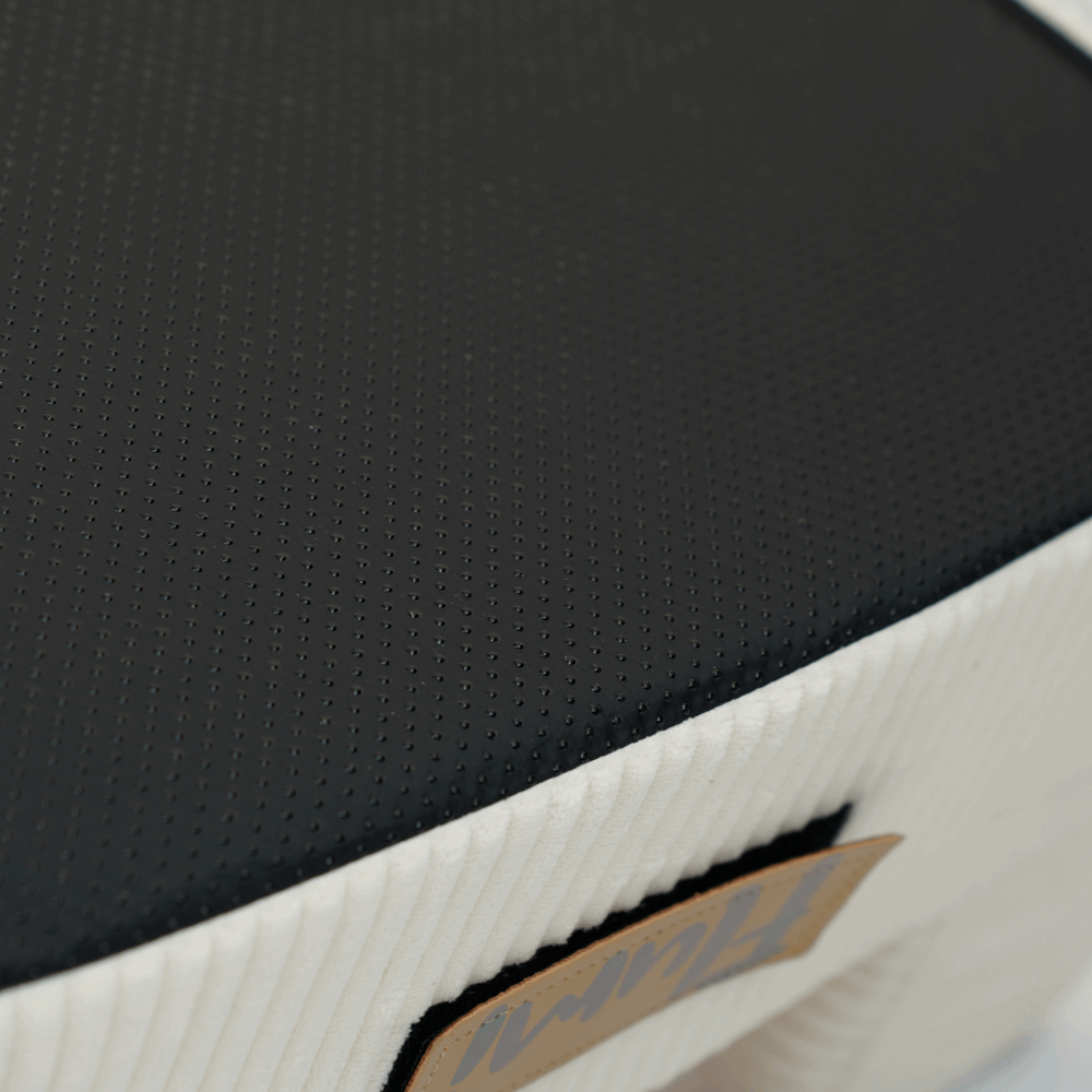 Personalizuotas vaikiškas putplasčio fotelis iš smėlio spalvos audinio, velveto - MiniKampas