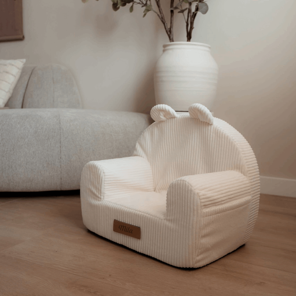 Personalizuotas vaikiškas putplasčio fotelis iš smėlio spalvos audinio, velveto - MiniKampas