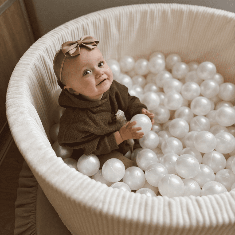 personalizuotas putplasčio kamuoliukų baseinas ŠVIESIAI KREMINIS VELDAS 200 kamuoliukų komplekte