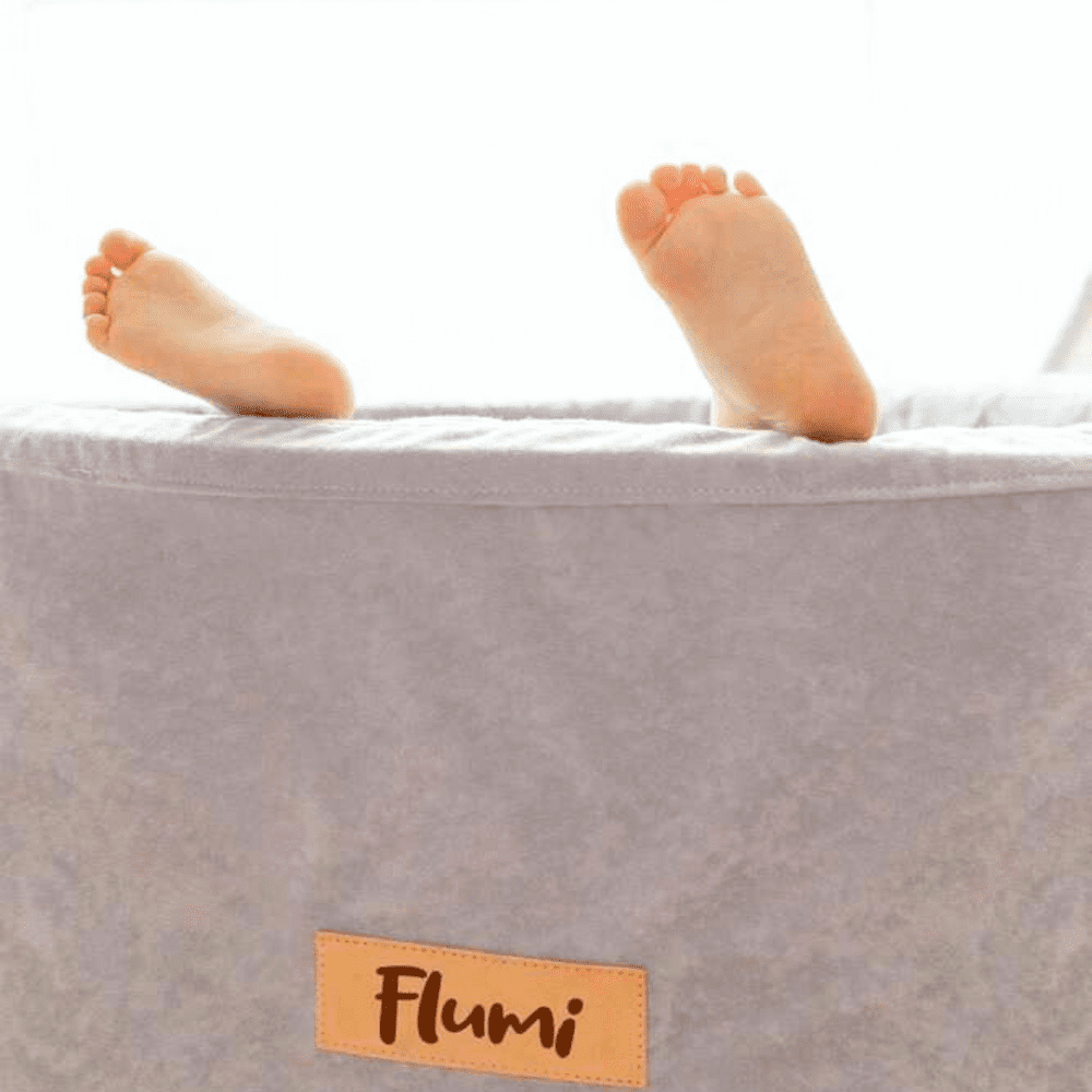 Vaikas ikritęs i kamuoliukų baseiną