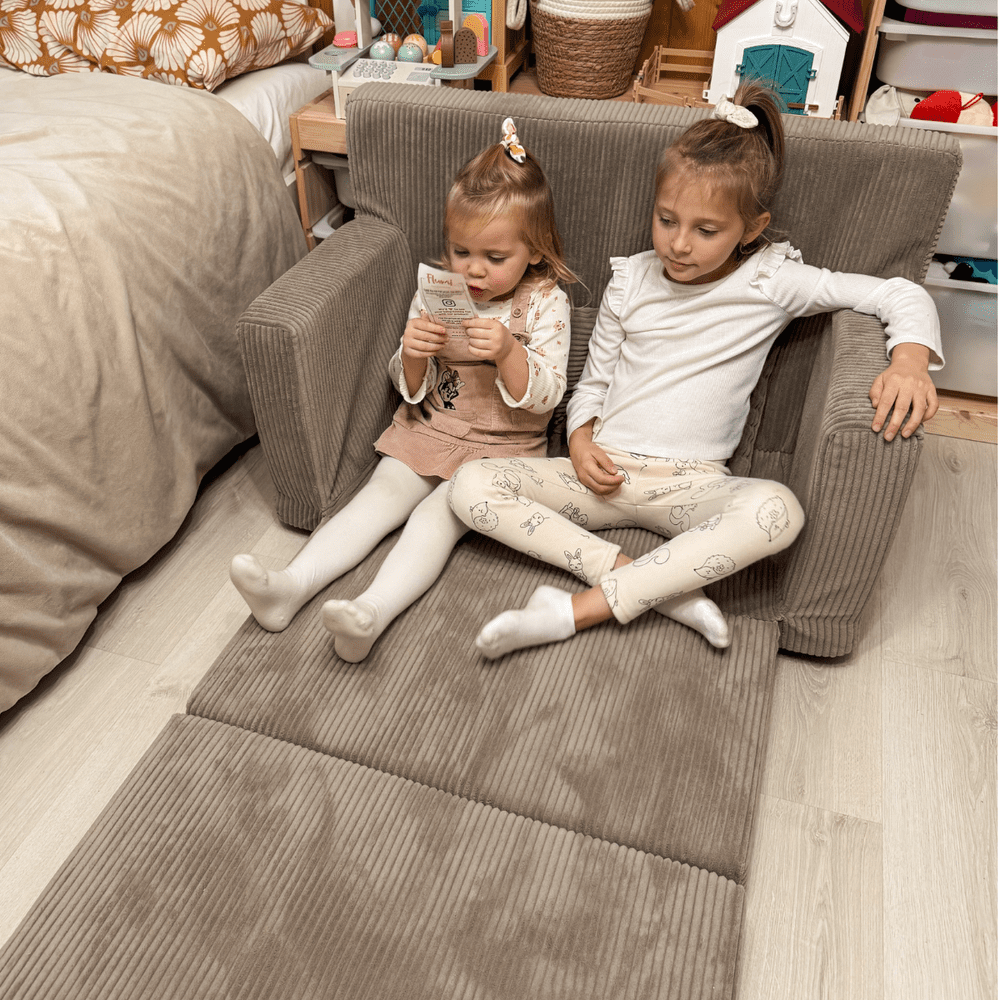 Sulankstoma personalizuota vaikiška putplasčio sofa, tamsi ėriena